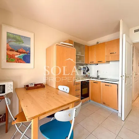 2p Avec Terrasse Piscine Et Vue * Theoule-sur-Mer